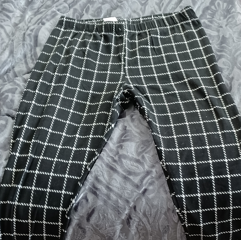 Four pairs of kapris/shorts.